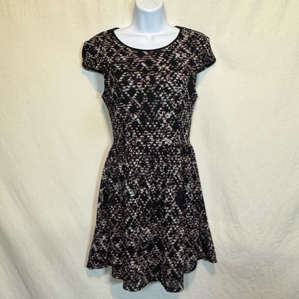 G-163‎ City Triangles Black Cream & Red Cap Sleeve MIDI Dress Size M